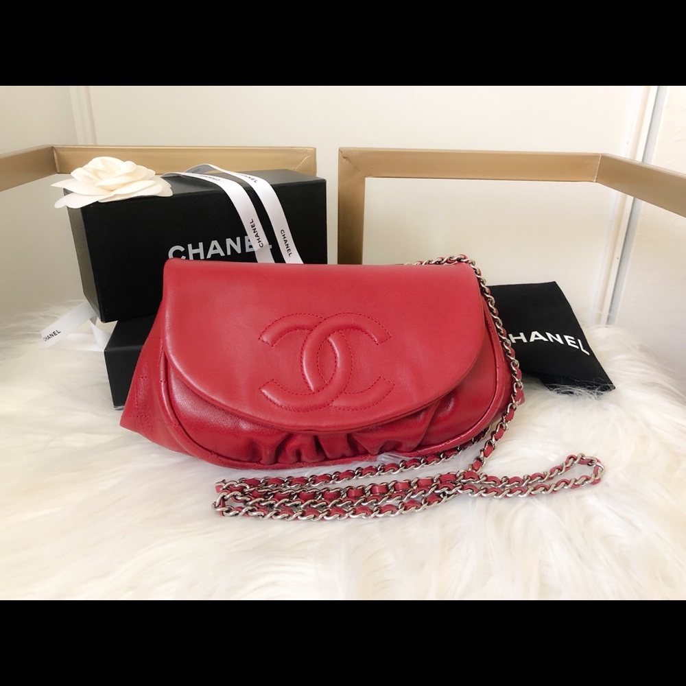 Authentic CHANEL Halfmoon- 💯PRICE FIRM♥️